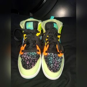 The Air Jordan 1 Mid SE GS 'Clover'